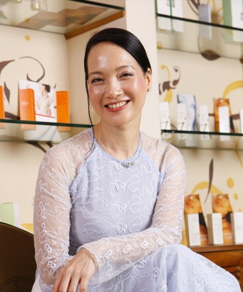 NSND Lê Khanh: Nhu cầu được nổi bật đang kéo ta rời xa vẻ đẹp của áo dài - Anh 7