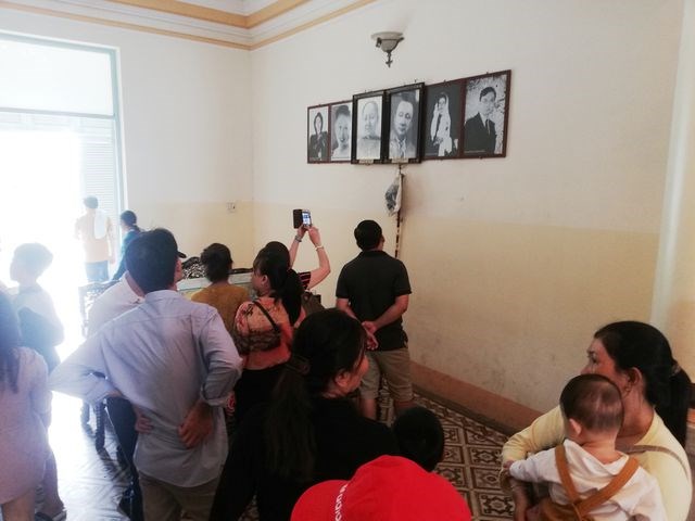 Hàng trăm người “xông đất” nhà “Công tử Bạc Liêu” ngày nghỉ Tết cuối cùng - Anh 11