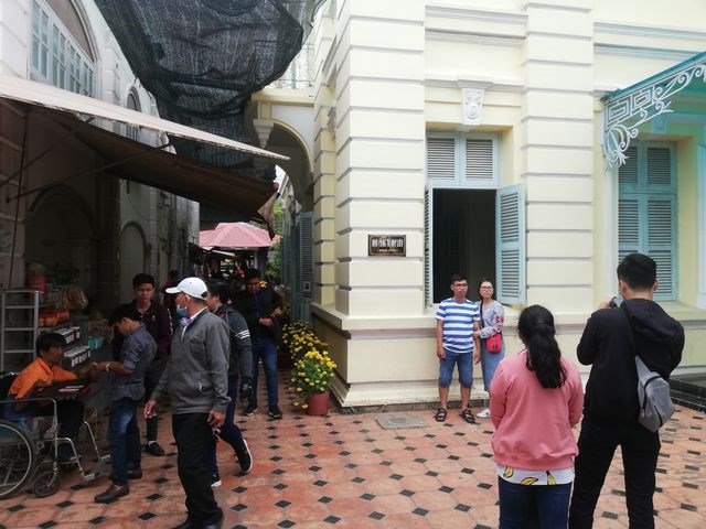 Hàng trăm người “xông đất” nhà “Công tử Bạc Liêu” ngày nghỉ Tết cuối cùng - Anh 2