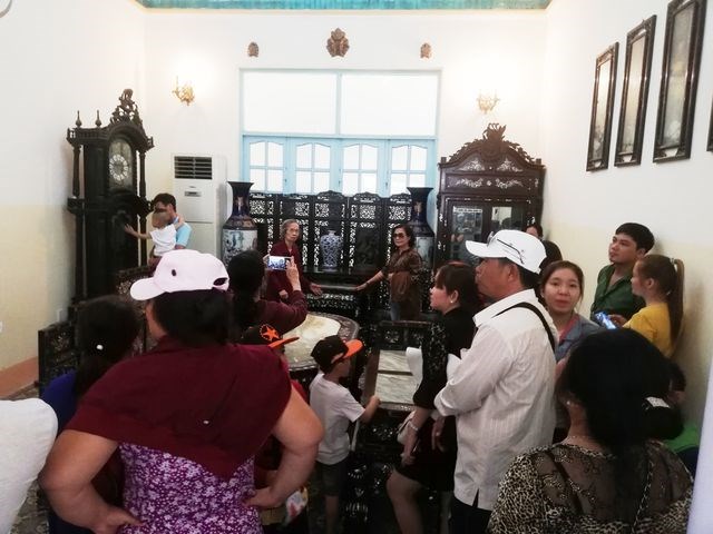 Hàng trăm người “xông đất” nhà “Công tử Bạc Liêu” ngày nghỉ Tết cuối cùng - Anh 5