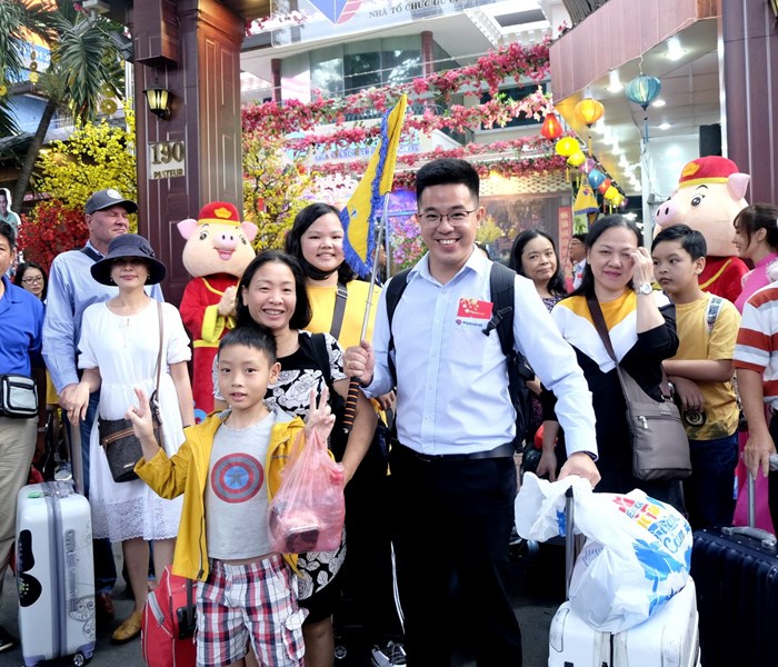 Xu hướng đi du lịch dịp Tết Nguyên đán ngày càng tăng - Anh 1