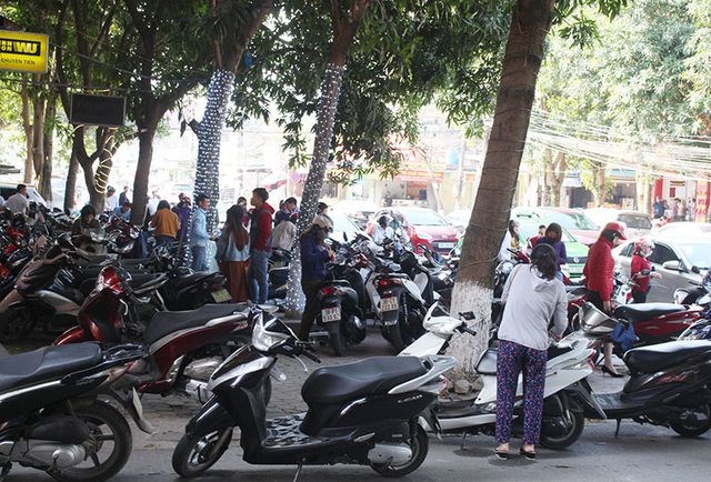 Nơi chen chúc, chỗ vắng vẻ trong ngày Thần Tài - Anh 15