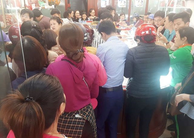 Nơi chen chúc, chỗ vắng vẻ trong ngày Thần Tài - Anh 16