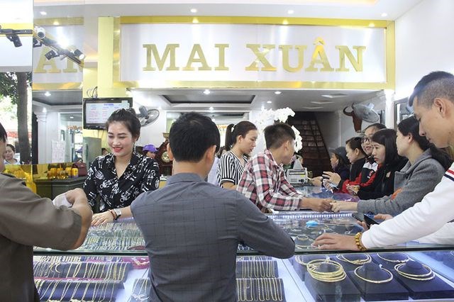 Nơi chen chúc, chỗ vắng vẻ trong ngày Thần Tài - Anh 19