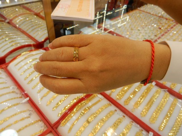 Nơi chen chúc, chỗ vắng vẻ trong ngày Thần Tài - Anh 23