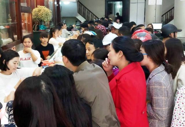 Nơi chen chúc, chỗ vắng vẻ trong ngày Thần Tài - Anh 8