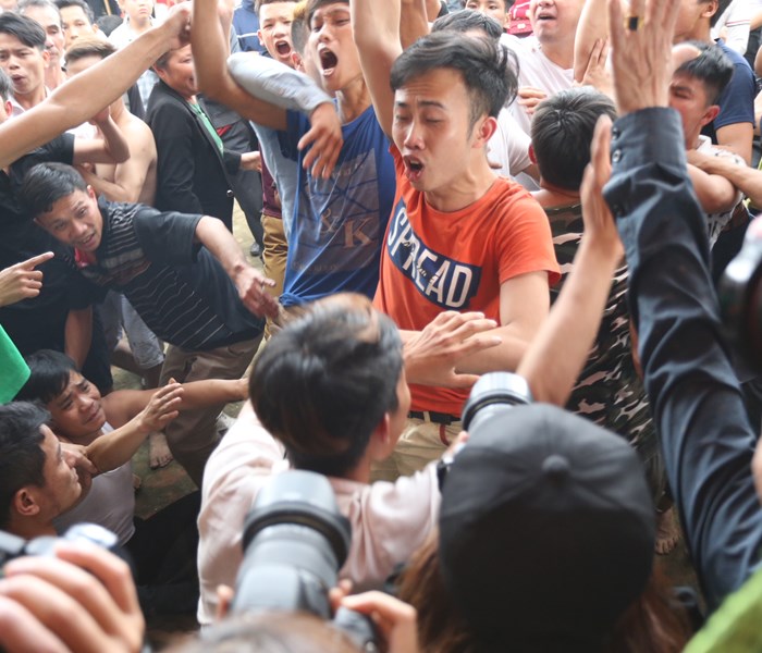 Hội Phết Hiền Quan 2019 dừng đánh phết: Nhiều thanh niên quá khích gây rối loạn tại lễ hội - Anh 3