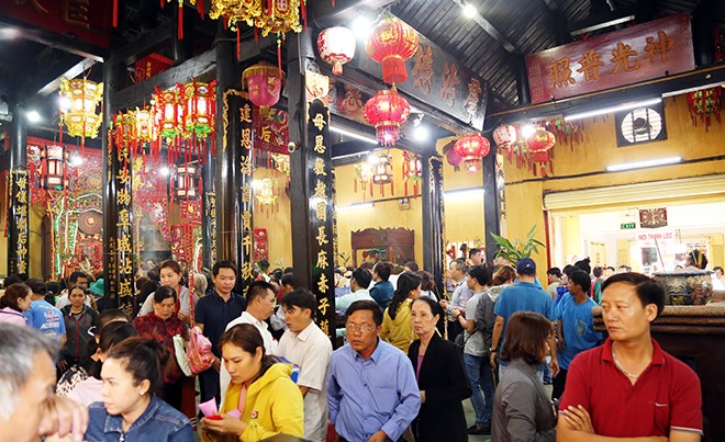 Lễ hội “có một không hai” ở VN: Chạy ra đường “năn nỉ” khách uống nước miễn phí - Anh 1