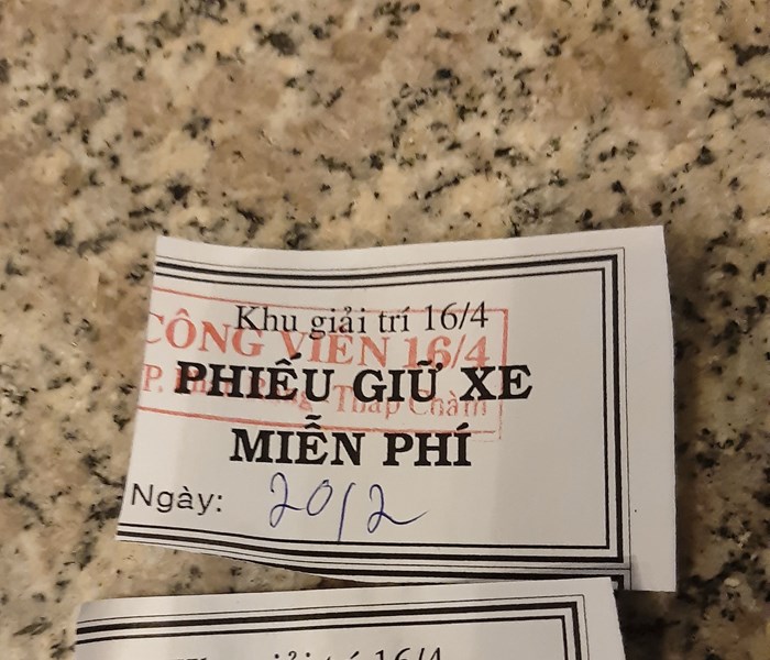 Loạn giá trông giữ xe tại Ninh Thuận: Chấn chỉnh nhưng chưa dứt điểm - Anh 1