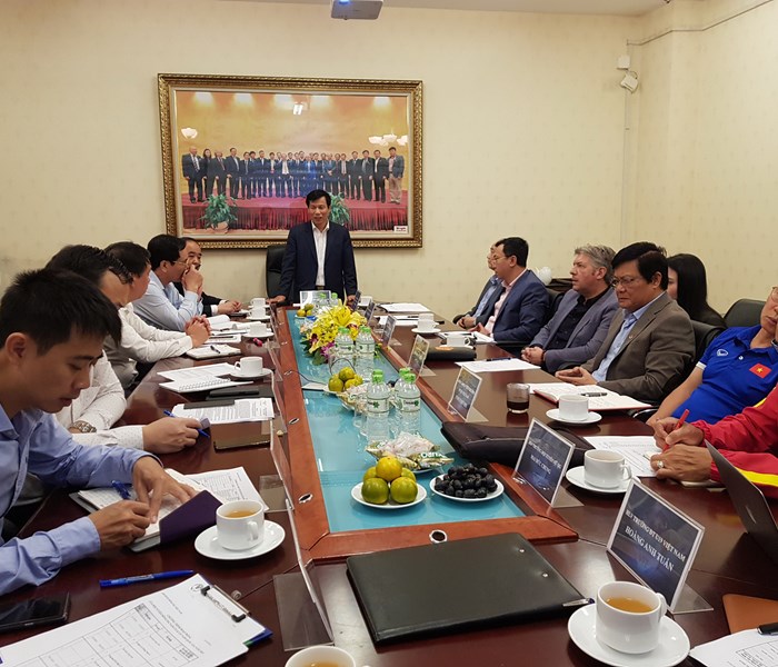 Bộ trưởng Nguyễn Ngọc Thiện: Tạo mọi điều kiện thuận lợi để các đội tuyển bóng đá tập luyện, thi đấu - Anh 2