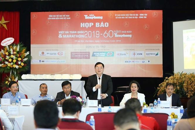 2.000 VĐV tranh tài ở Việt dã toàn quốc và Marathon giải Báo Tiền Phong - Anh 1
