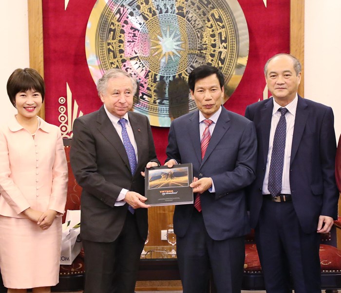 Bộ trưởng Nguyễn Ngọc Thiện: 