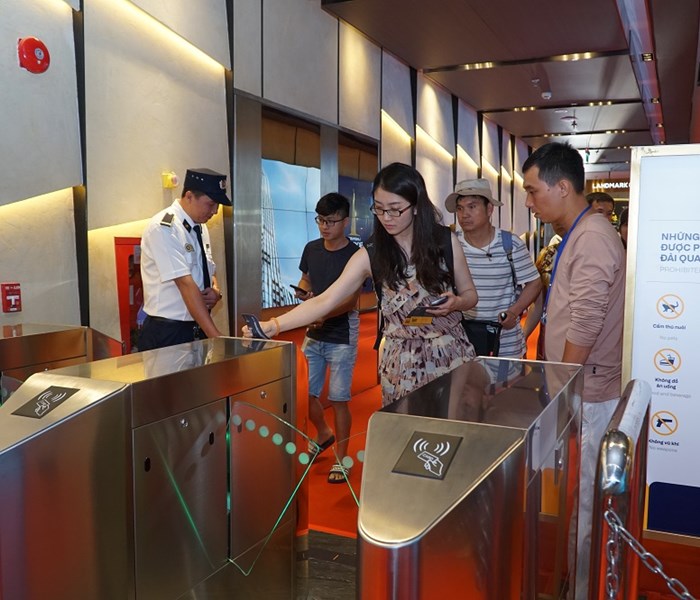 Tự hào ngắm Sài Gòn từ “đỉnh” cao nhất Đông Nam Á - Anh 2