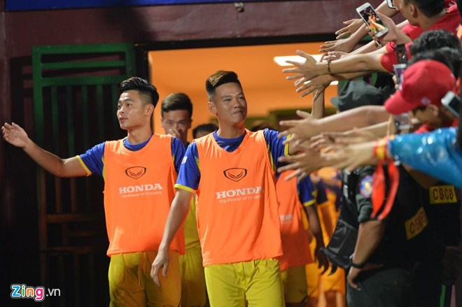 U23 Việt Nam thắng U23 Myanmar 2-0 trong một trận đấu phải tạm dừng vì mưa - Anh 2