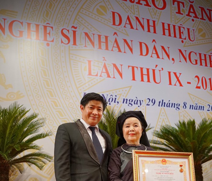 Hai mẹ con nhận  danh hiệu NSND, NSƯT: Mẹ truyền, con nối - Anh 2