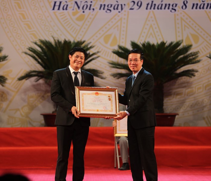 Hai mẹ con nhận  danh hiệu NSND, NSƯT: Mẹ truyền, con nối - Anh 1