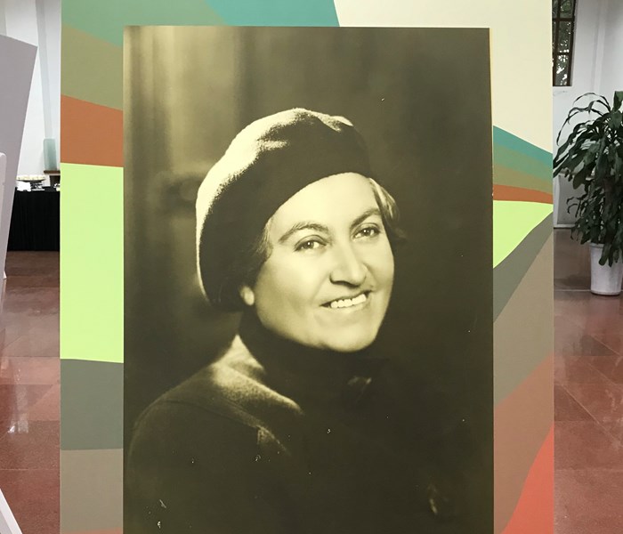 Gabriela Mistral: Nữ thi sĩ lừng danh của đất nước Chile - Anh 3