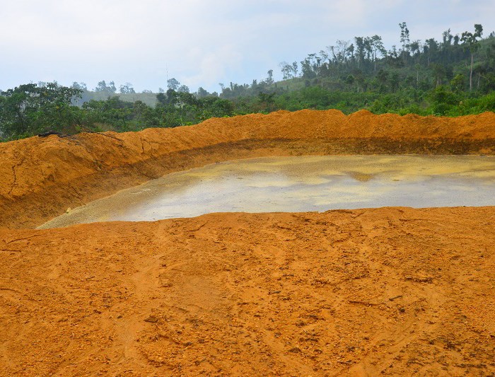 “Đột kích” đại công trường khai thác quặng trái phép - Anh 5