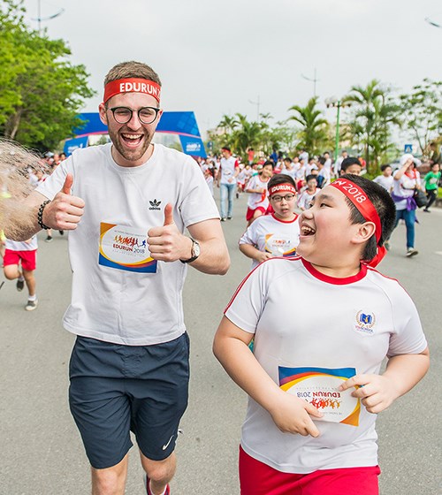 EUDURN 2018: NSƯT Xuân Bắc kêu gọi hàng chục nghìn phụ huynh và học sinh chung tay làm nên “điều kỳ diệu” cho trẻ em nghèo - Anh 10