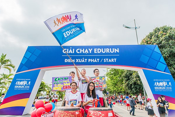 EUDURN 2018: NSƯT Xuân Bắc kêu gọi hàng chục nghìn phụ huynh và học sinh chung tay làm nên “điều kỳ diệu” cho trẻ em nghèo - Anh 11