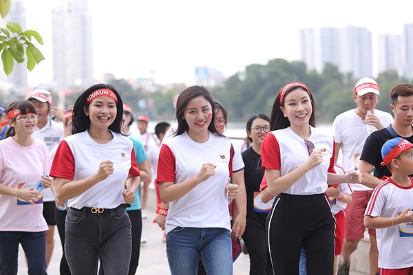 EUDURN 2018: NSƯT Xuân Bắc kêu gọi hàng chục nghìn phụ huynh và học sinh chung tay làm nên “điều kỳ diệu” cho trẻ em nghèo - Anh 6