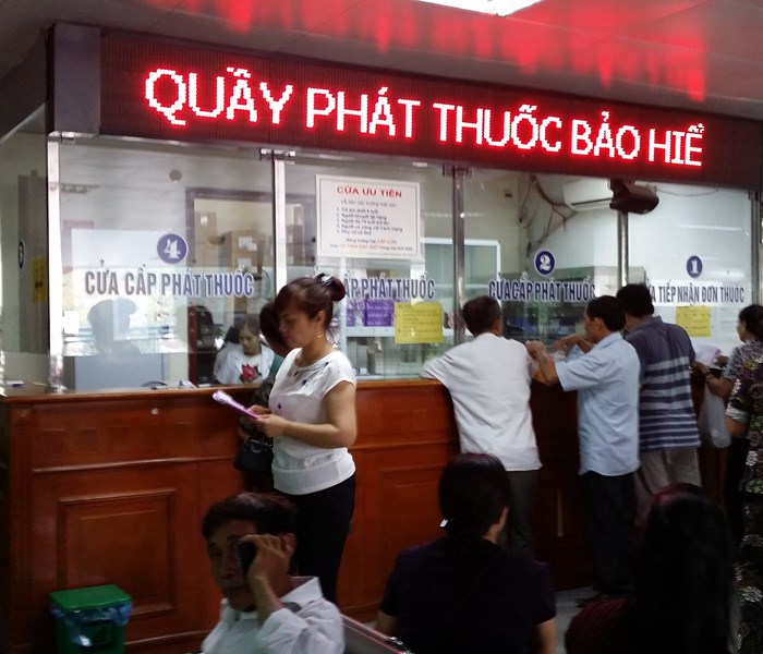 Giảm giá một số dịch vụ y tế để cân đối Quỹ BHYT - Anh 1