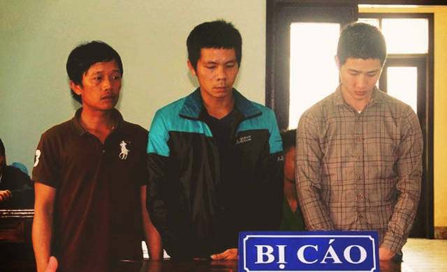 Ba đối tượng hành hung bác sĩ bị phạt hơn 18 năm tù - Anh 1