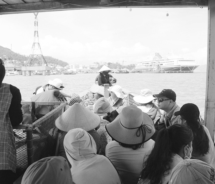 Học sinh xã đảo đến trường: Gian nan, vất vả, tốn kém và nguy hiểm - Anh 1