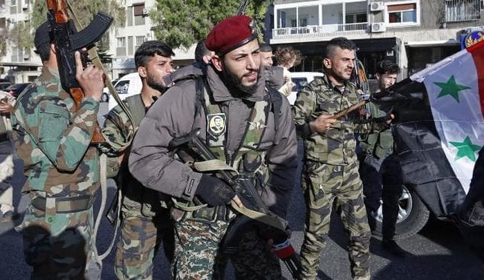 Người dân Syria xuống đường ăn mừng tên lửa của Mỹ bị bắn hạ - Anh 3