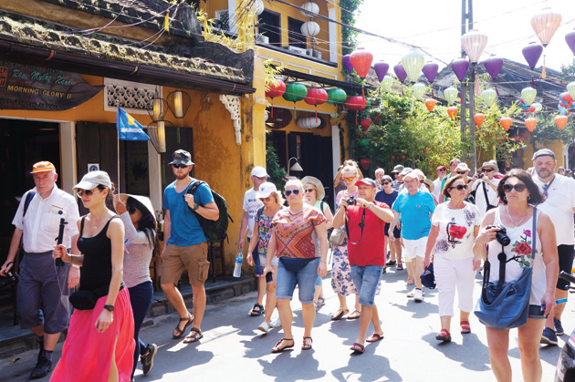 Sắp hết thời hạn miễn thị thực đơn phương cho 5 nước Tây Âu: Doanh nghiệp du lịch như