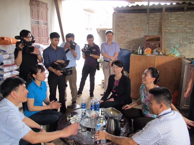 “Mưa dầm thấm lâu” - Anh 1