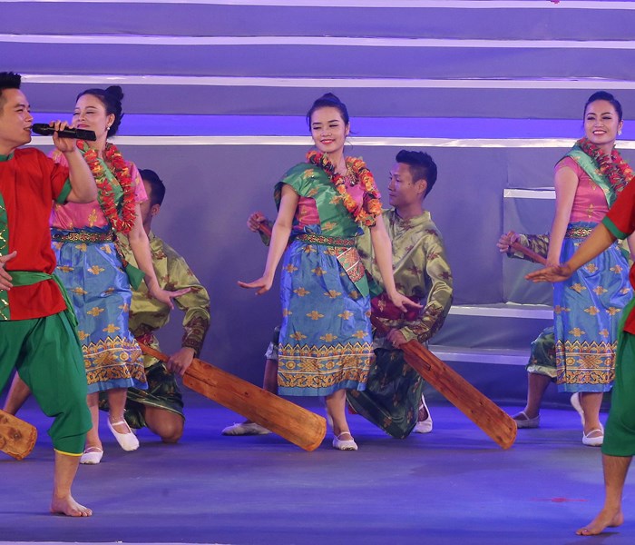 Nồng ấm Đêm hội Văn hóa dân tộc - Anh 8
