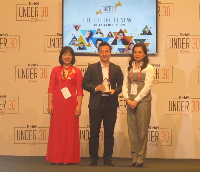 Isaac, Vũ Cát Tường nhận cúp vinh danh “Under 30 summit 2018” - Anh 3