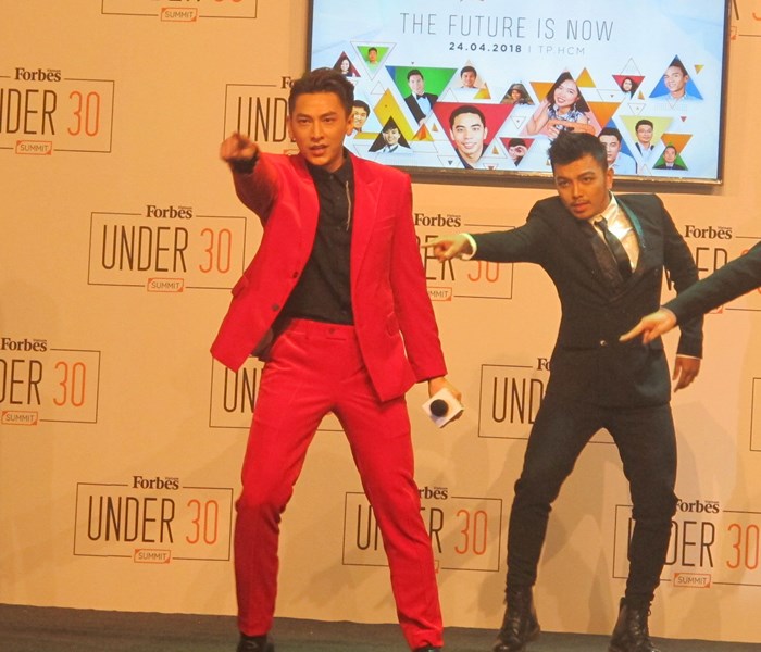 Isaac, Vũ Cát Tường nhận cúp vinh danh “Under 30 summit 2018” - Anh 4