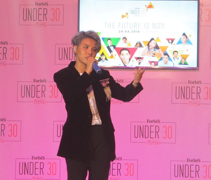 Isaac, Vũ Cát Tường nhận cúp vinh danh “Under 30 summit 2018” - Anh 5