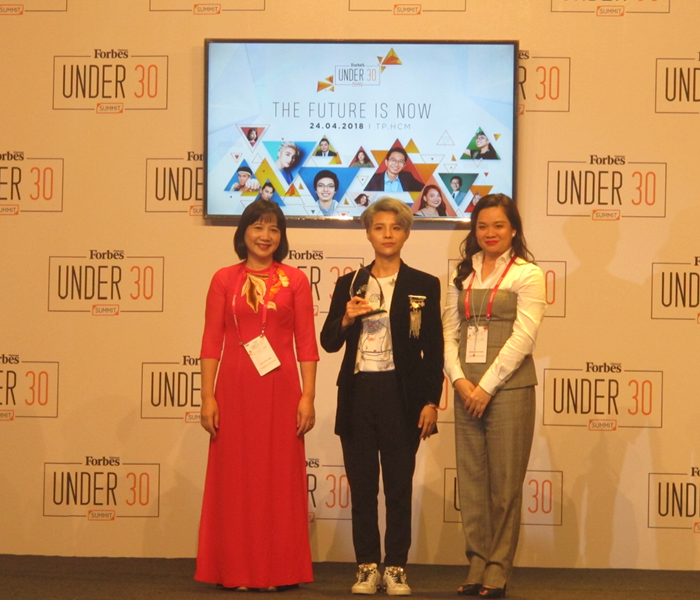 Isaac, Vũ Cát Tường nhận cúp vinh danh “Under 30 summit 2018” - Anh 2