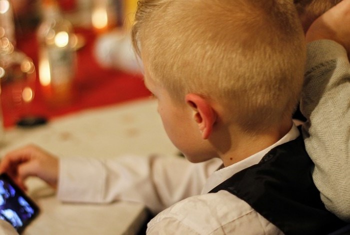 Anh: Siết chặt quản lý độ tuổi người dùng mạng xã hội - Anh 1