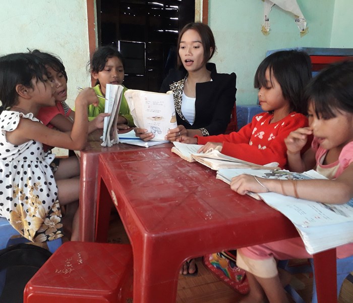“Bông hoa khuyết” ở lớp học nghèo cao nguyên - Anh 1