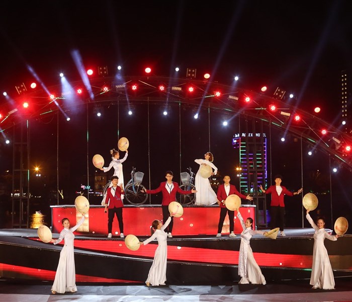 Lễ hội pháo hoa Quốc tế Đà Nẵng 2018: Việt Nam - Ba Lan mở màn “Nhịp cầu tình yêu” - Anh 2