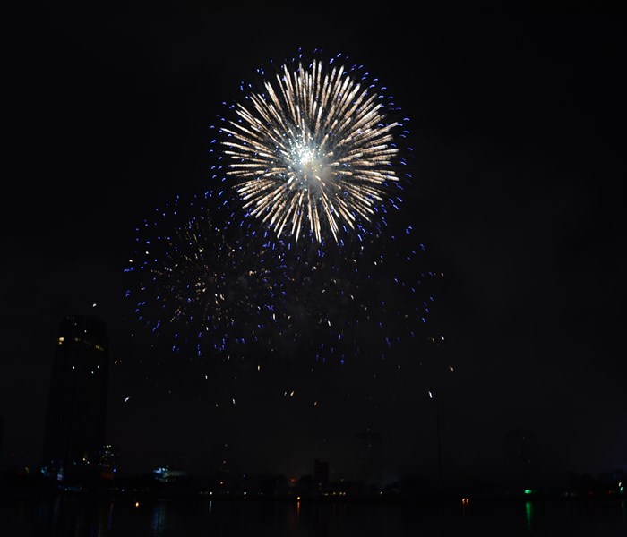 Lễ hội pháo hoa Quốc tế Đà Nẵng 2018: Việt Nam - Ba Lan mở màn “Nhịp cầu tình yêu” - Anh 23