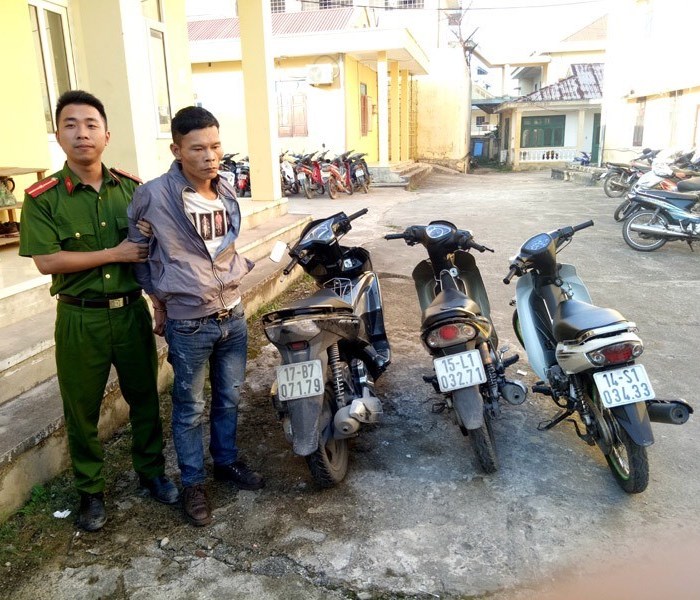Bắt đối tượng trộm xe máy của người dân đi lễ chùa - Anh 1