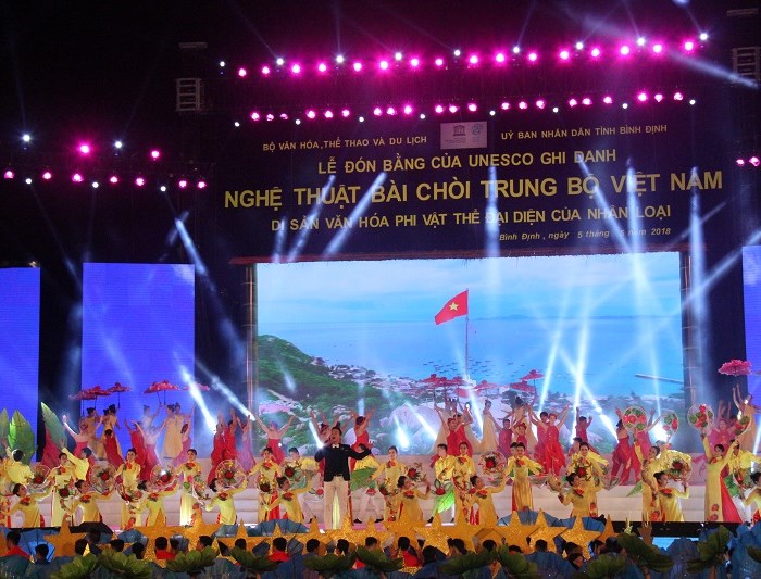 Vinh danh nghệ thuật Bài Chòi là Di sản văn hóa phi vật thể của nhân loại - Anh 3