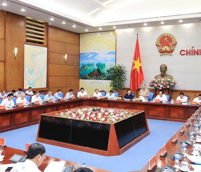 Thủ tướng Nguyễn Xuân Phúc: “Không để sạt lở gần hết mới đi tìm nguồn lực giải quyết” - Anh 1