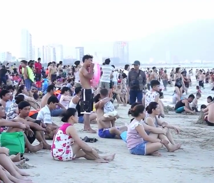 Cảnh giác với nạn trộm cắp mùa du lịch biển - Anh 1