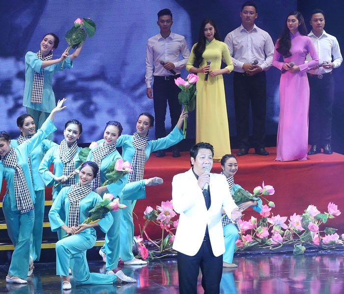 NSƯT Quốc Hưng: Khi tiếng hát cất lên từ trái tim - Anh 1