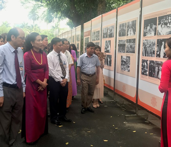 60 năm Di tích Nhà sàn Bác Hồ trong Khu Di tích Phủ Chủ tịch: Minh chứng sống động về tấm gương đạo đức, phong cách Hồ Chí Minh - Anh 1