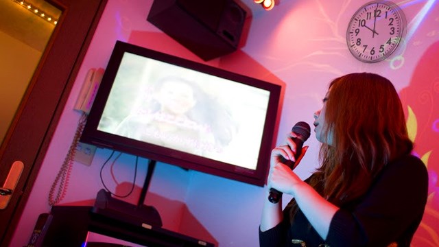 Philippines: Sẽ cấm hoạt động karaoke sau 22h - Anh 1