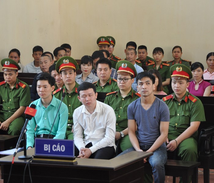 Xét xử vụ án chạy thận: Sẽ kiến nghị khởi tố vụ án làm giả giấy tờ, tài liệu của cơ quan, tổ chức - Anh 1