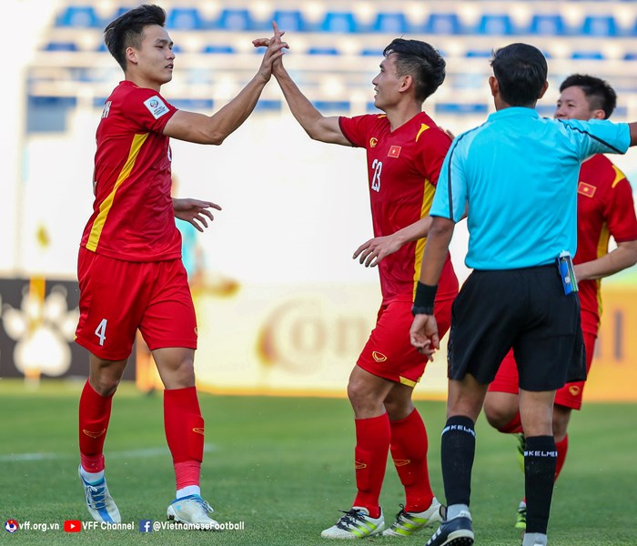 “Thanh pho trong may” Fansipan hap dan du khach giua dot nong ky luc - Anh 1