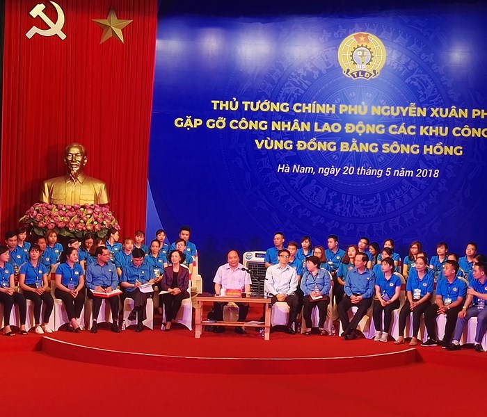 Thủ tướng đối thoại với công nhân - Anh 1